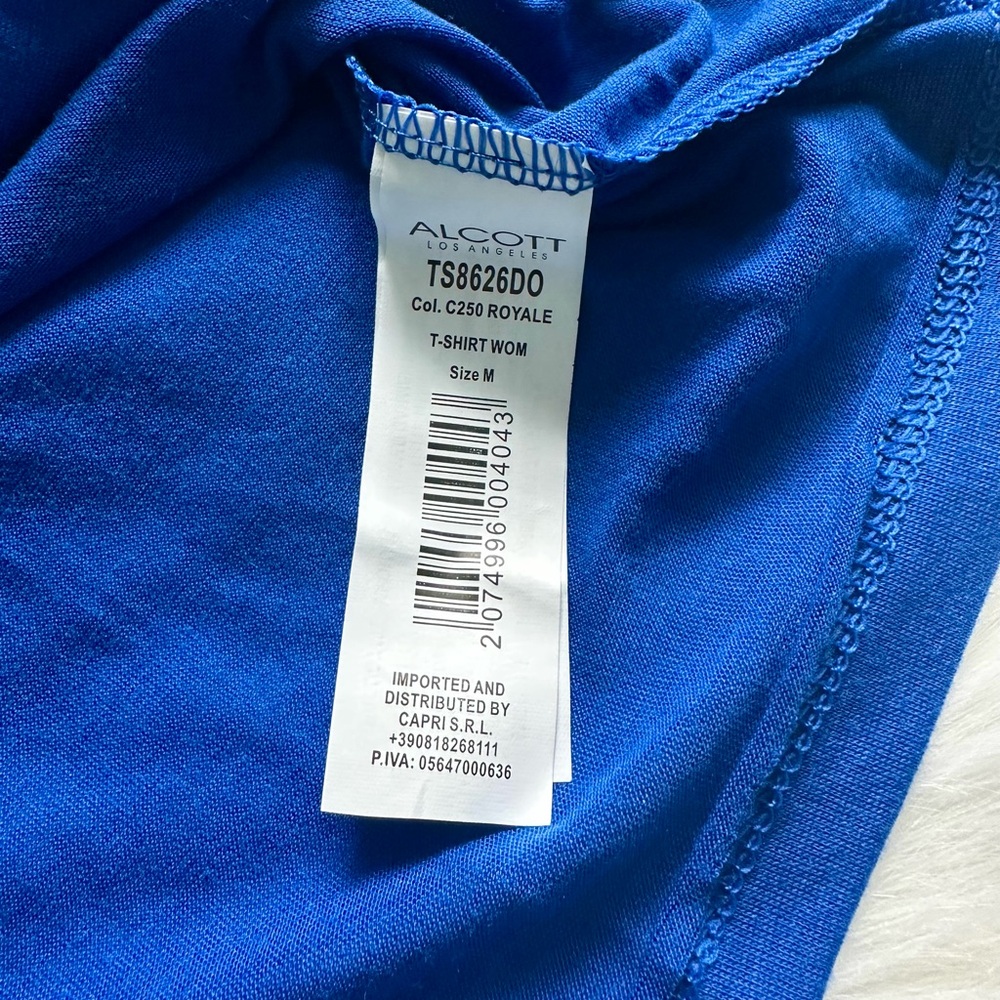 NWOT Alcott Vibrant Royal Blue Infinity Love  Crop Top T-shirt Size Medium - Picture 5 of 5